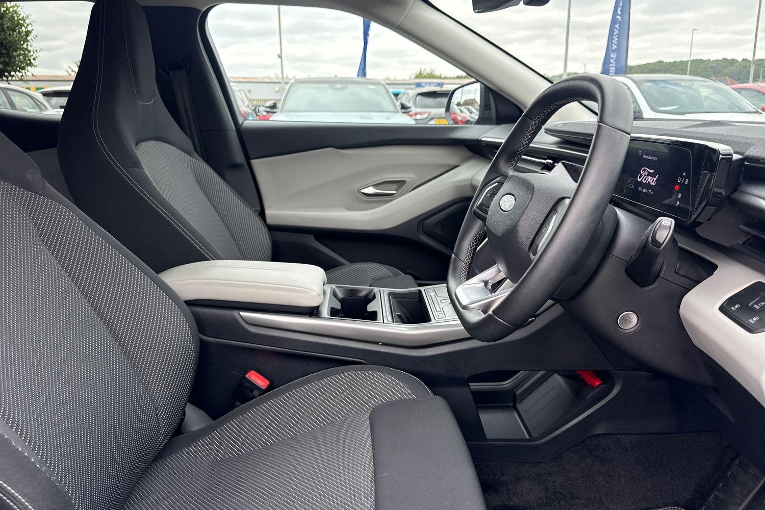 Ford EXPLORER Photo 16