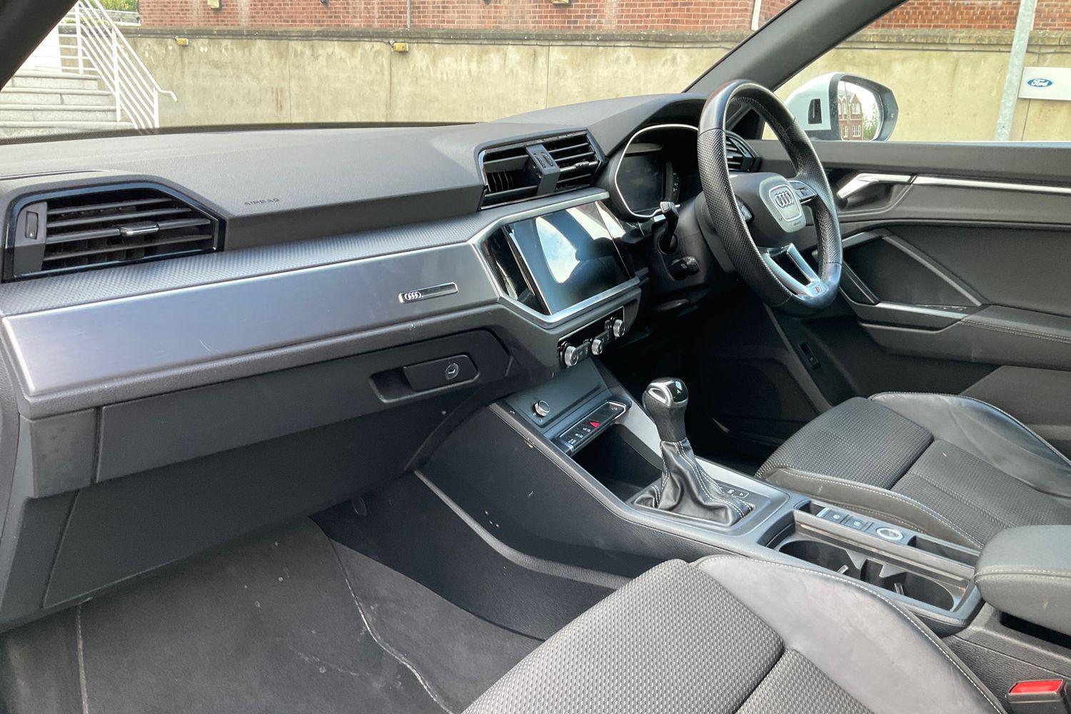 Audi Q3 Photo 17