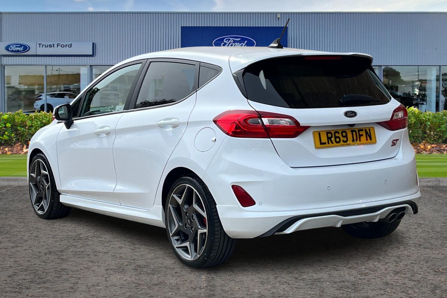Ford FIESTA Photo 1