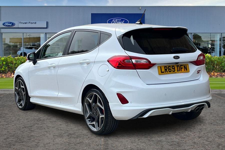 Ford FIESTA Photo autoimg-e52bfe1186bdc002197b16d43fc34a906e99b46b.jpg