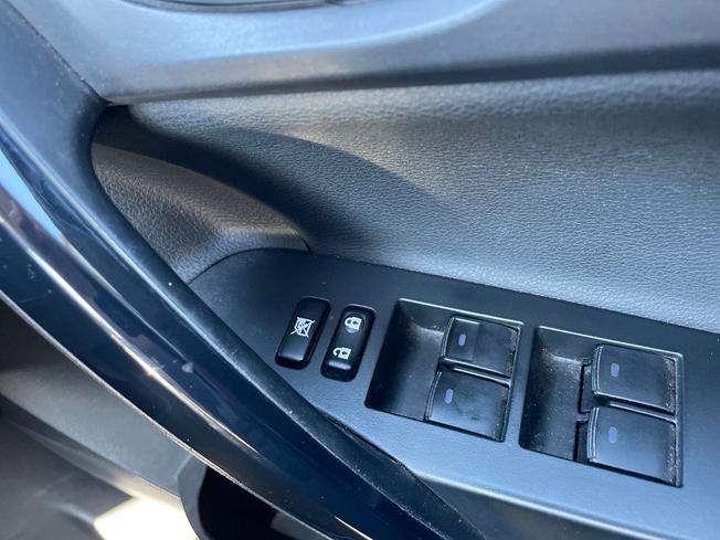 TOYOTA Auris Photo 27