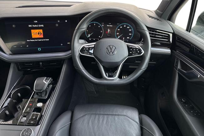 VOLKSWAGEN Touareg Photo 11