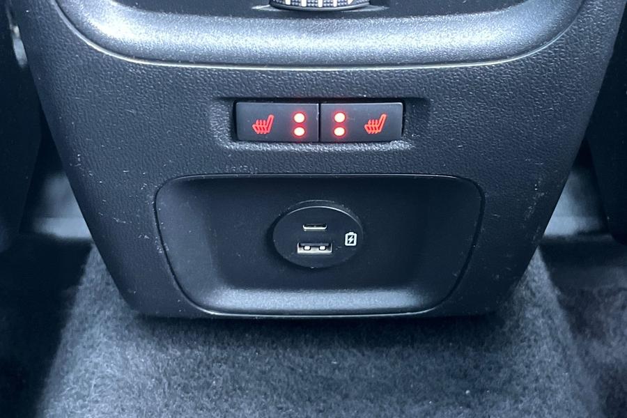 Ford Kuga Photo autoimg-e53a62da52f9544b5efdd155e5c28f346b20b1da.jpg