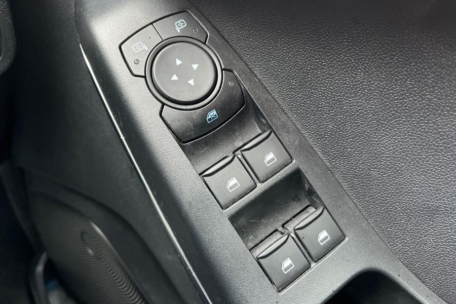 Ford FIESTA Photo autoimg-e53f509ccd41ee0ab0169fde492e39003730143c.jpg