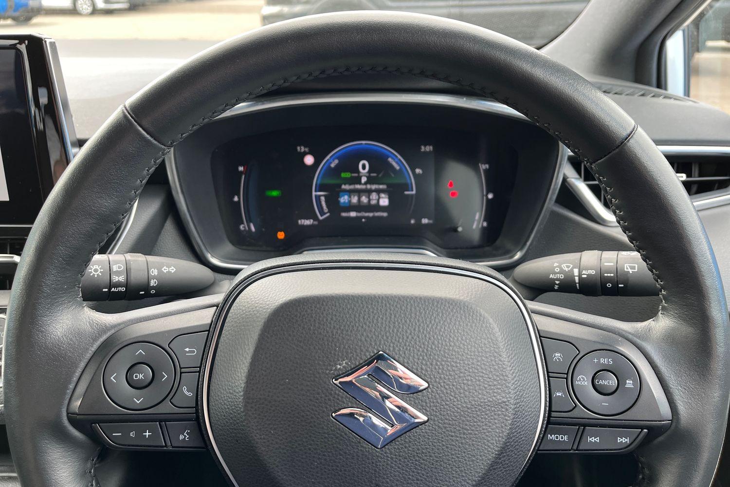 Suzuki Swace Photo 11