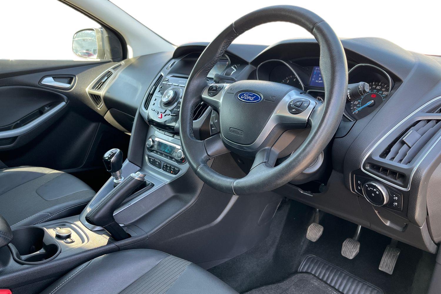 Ford FOCUS Photo 8