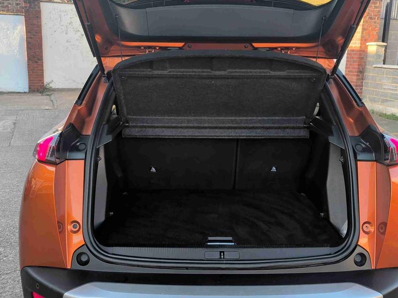 Used Peugeot E-2008 YD22ORO 18