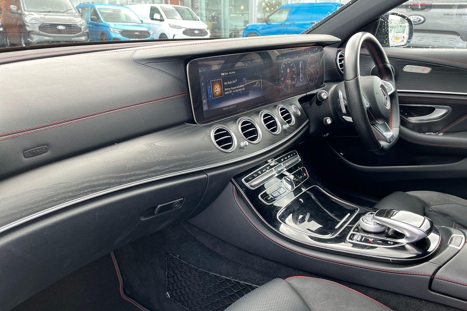 Mercedes-Benz E CLASS Photo 17
