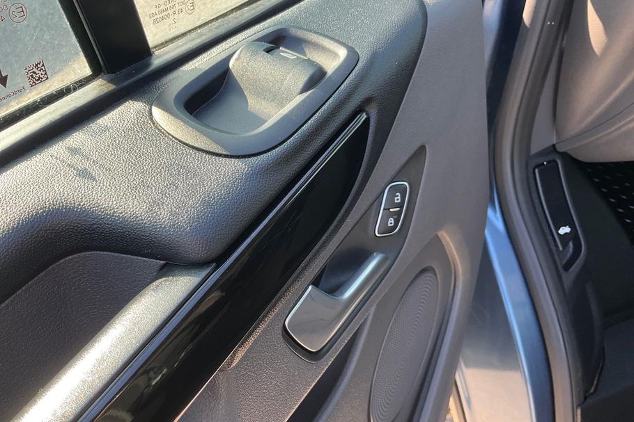 Used FORD TRANSIT CUSTOM YO23NPE 17