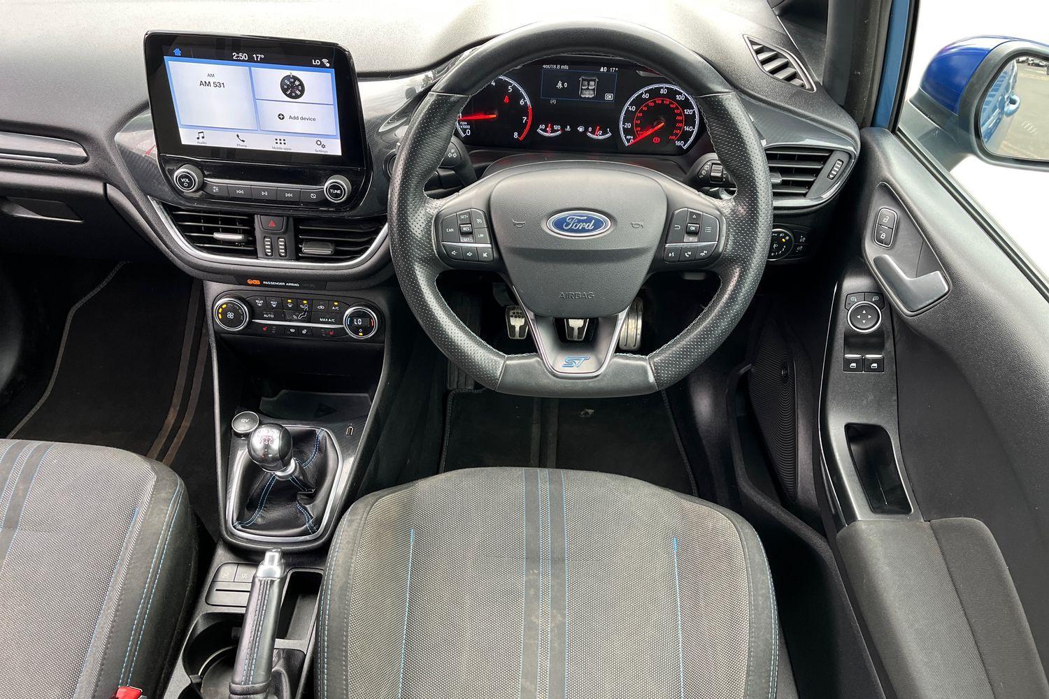 Ford FIESTA Photo 10
