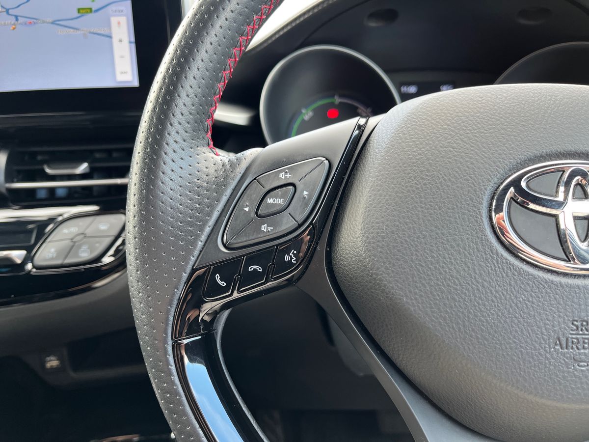 Toyota C-HR Photo 15