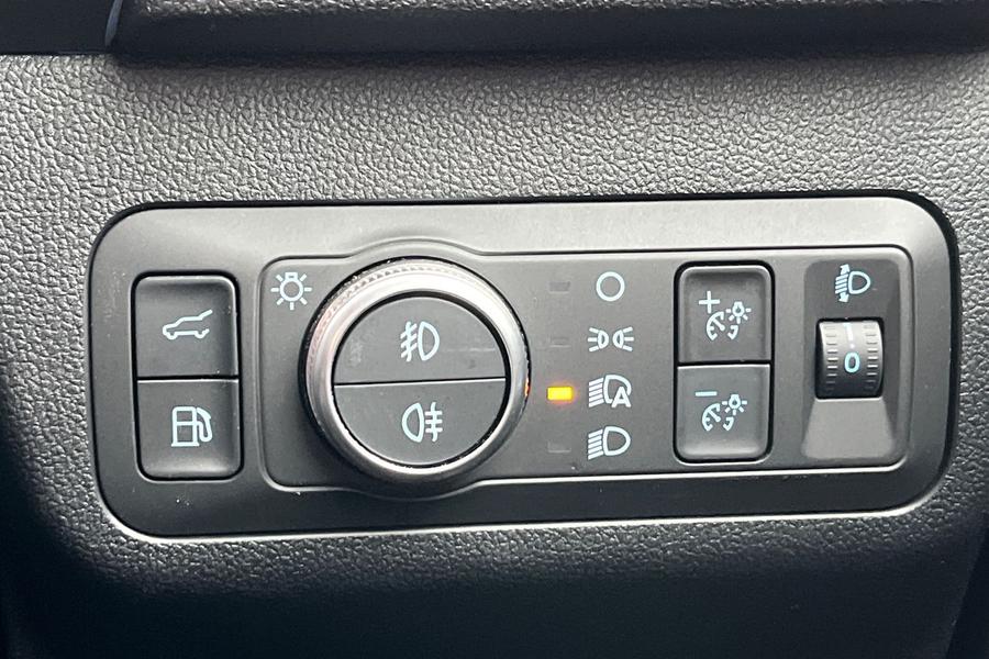 Ford Kuga Photo autoimg-e558ec449bdd4289df042a3565b6eb6cdf05d3d3.jpg