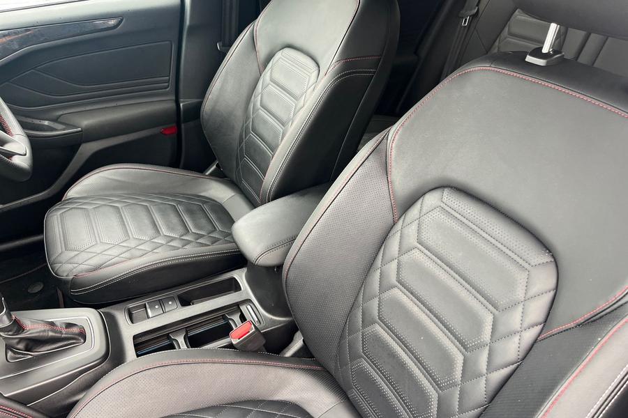 Ford FOCUS Photo autoimg-e55929784e14f5216cb1ce8b623a8e9194bb3eb6.jpg