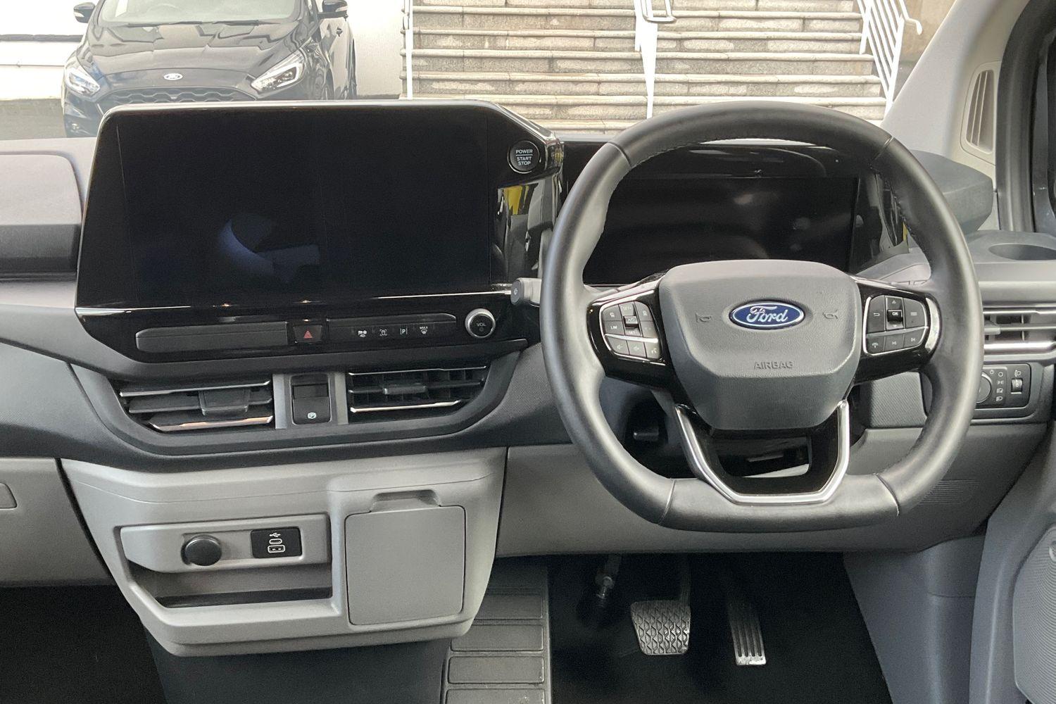 Ford TOURNEO CUSTOM Photo 25