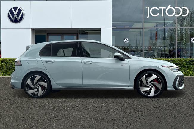 VOLKSWAGEN Golf Photo 4