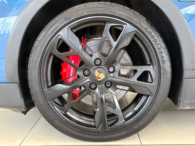 PORSCHE Taycan Photo 25