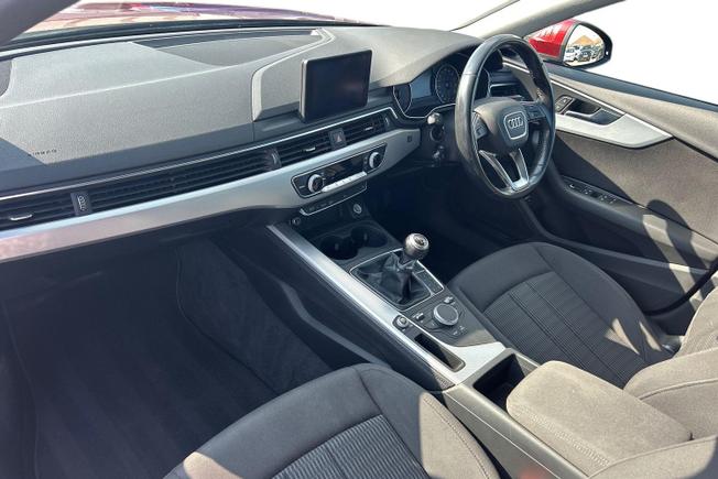 AUDI A4 Avant Photo 2
