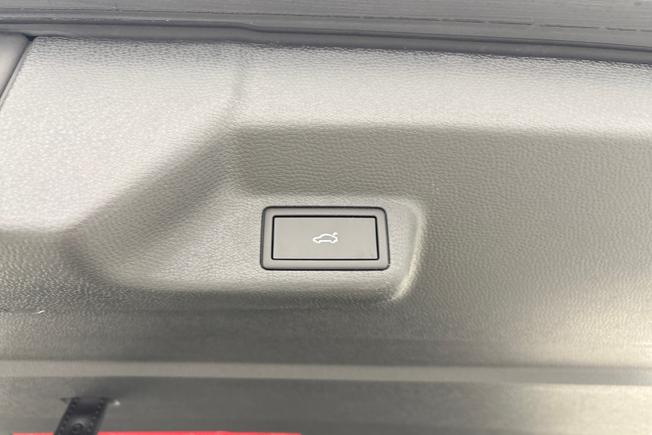 VOLKSWAGEN ID. Buzz Photo 31