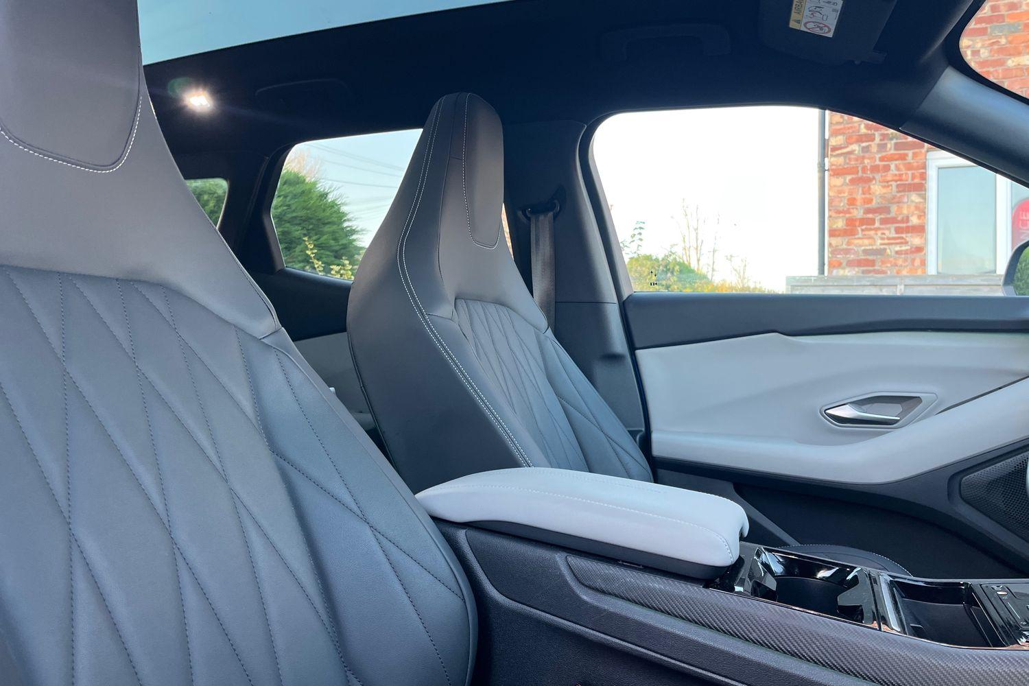 Ford Explorer Photo 16