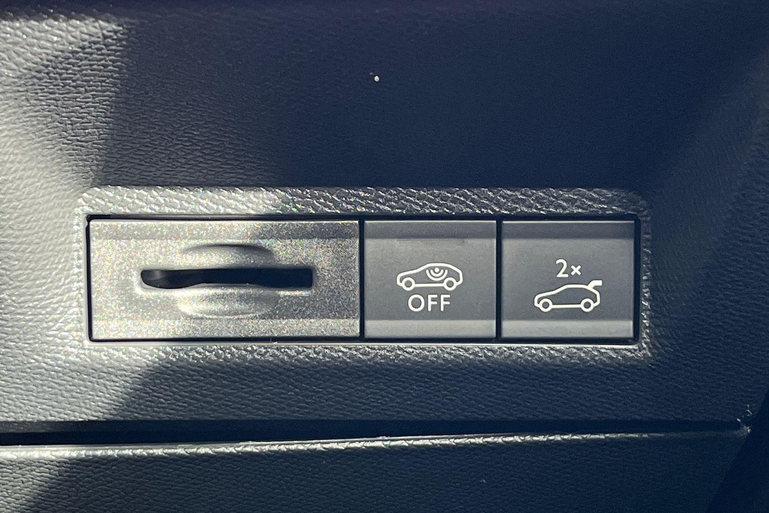 Peugeot E-3008 Photo 35