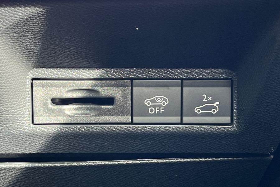 Peugeot E-3008 Photo autoimg-e57ba689cad93db533b4c1c7da07d03708a3b7eb.jpg