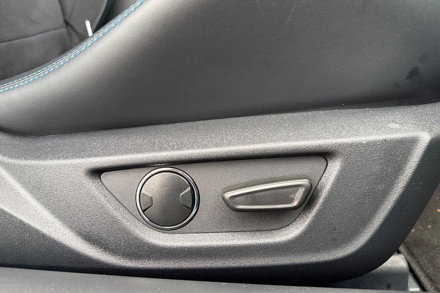 Ford MUSTANG Photo autoimg-e57c263f26bbd30e61806227255eacb462694a58.jpg