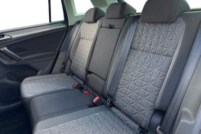 VOLKSWAGEN Tiguan Photo 9