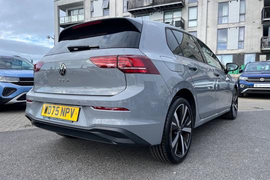 Volkswagen Golf Photo autoimg-e583cf4dbc70a0104cc906f93cc4744413a89433.jpg