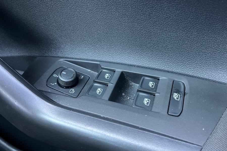 Volkswagen POLO Photo autoimg-e589edbe01c0ef18b1b0f282e059a884182408fb.jpg