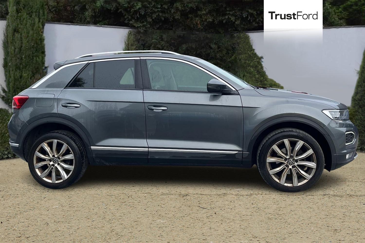 Volkswagen T-ROC Photo 2