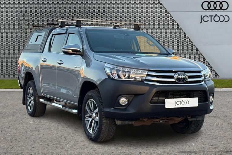 Used 2017 Toyota Hilux 2.4 D-4D Invincible Pickup Double Cab 4dr Diesel Auto 4WD Euro 6 (TSS 3.5t) (150 ps) Silver at JCT600