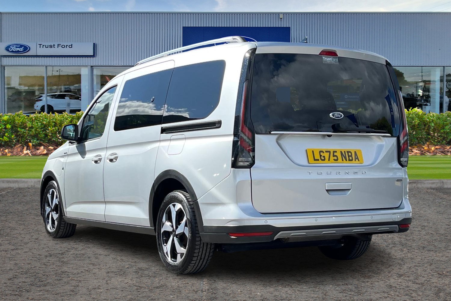 Ford Tourneo Connect Photo 1