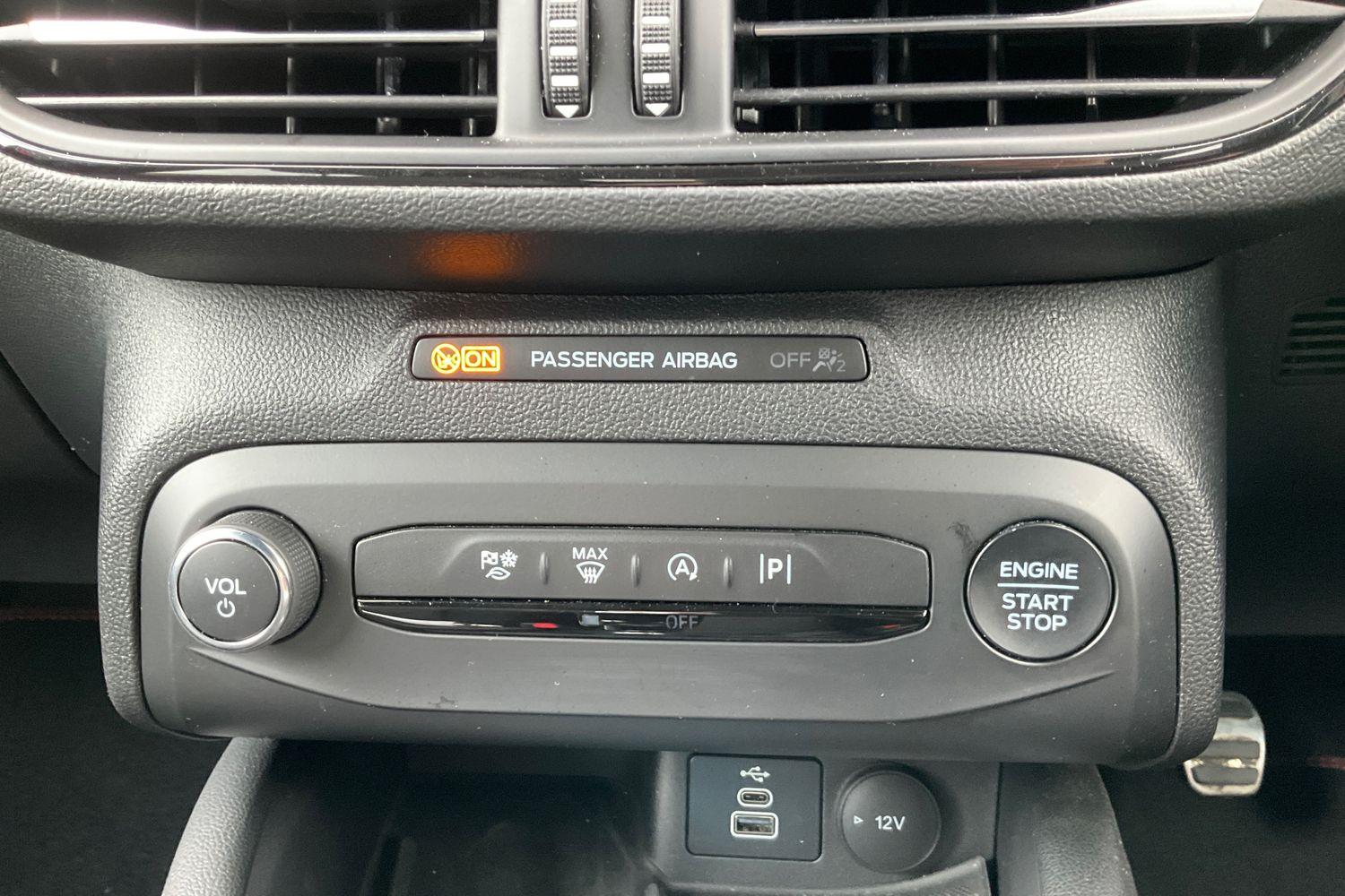 Ford FOCUS Photo 30