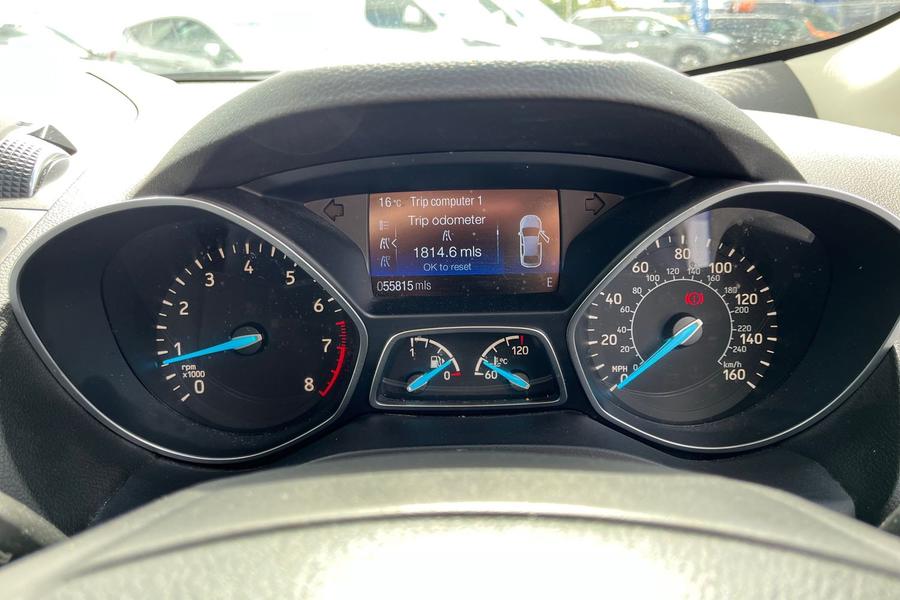 Ford KUGA Photo autoimg-e5a87270b18d83c44a0ac3d06f8656c4e9841d59.jpg