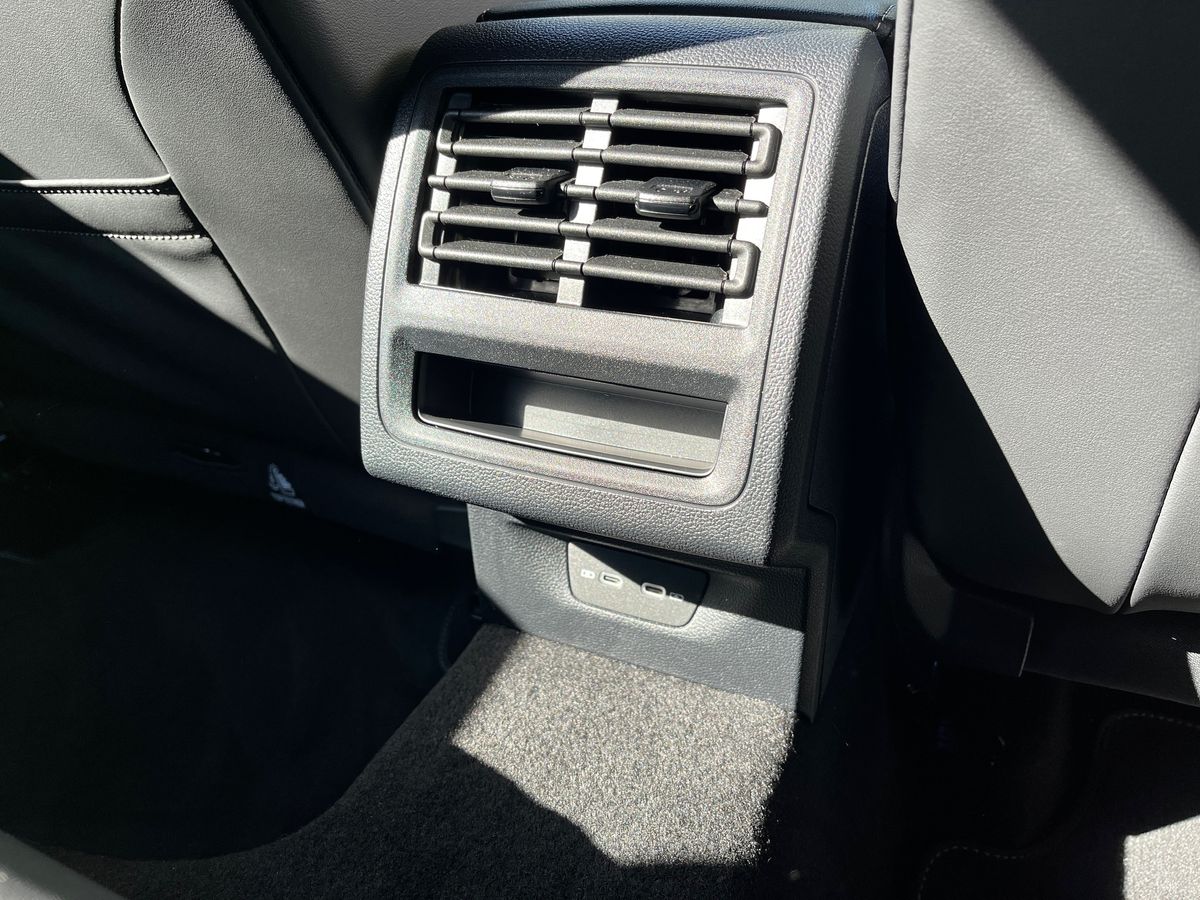 Volkswagen Golf Photo autoimg-e5a88ccaa853a54dfd19f32b162e223ebb5bdb23.jpg