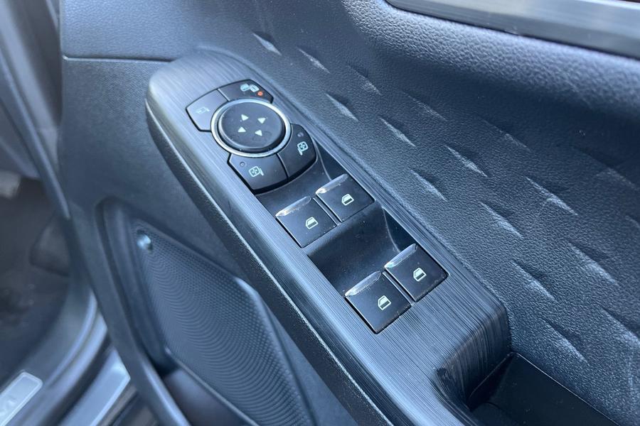 Ford KUGA Photo autoimg-e5a9938d2824a7eb9e199bb9a91d2994e537db1f.jpg