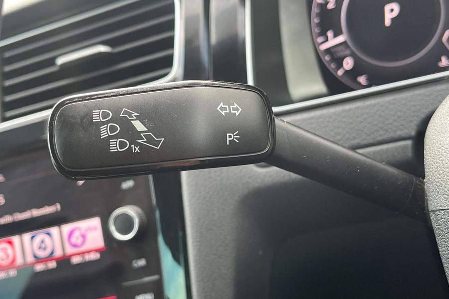 Volkswagen GOLF Photo autoimg-e5ad0950fdb9ce1d6984c1351fde6046478ee185.jpg