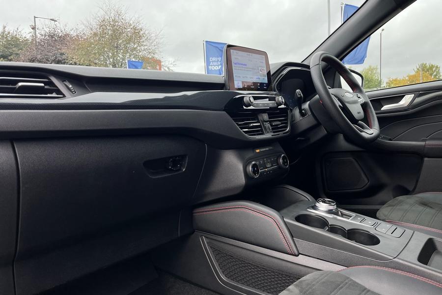Ford Kuga Photo autoimg-e5b0bc7e1818e3b6d1d450d5df615960a559c138.jpg