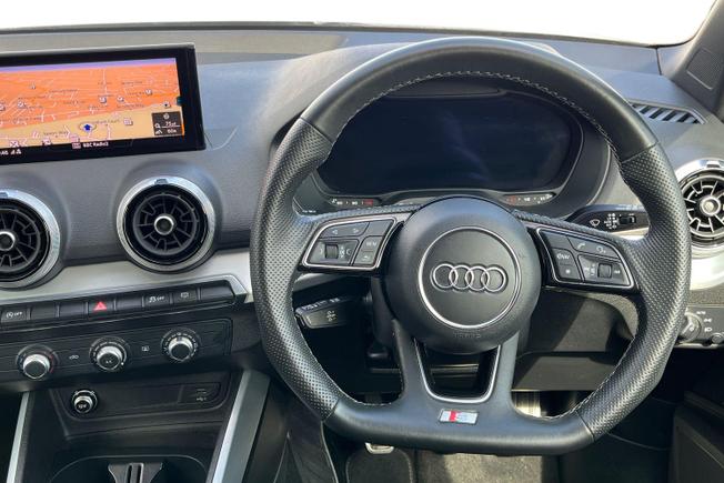 Audi Q2 Photo 11