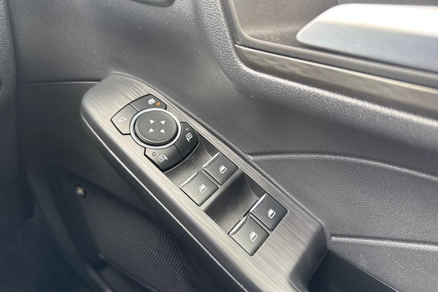 Ford KUGA Photo autoimg-e5b1d209f1eca1125bad07a3c068e6e278ba6b70.jpg