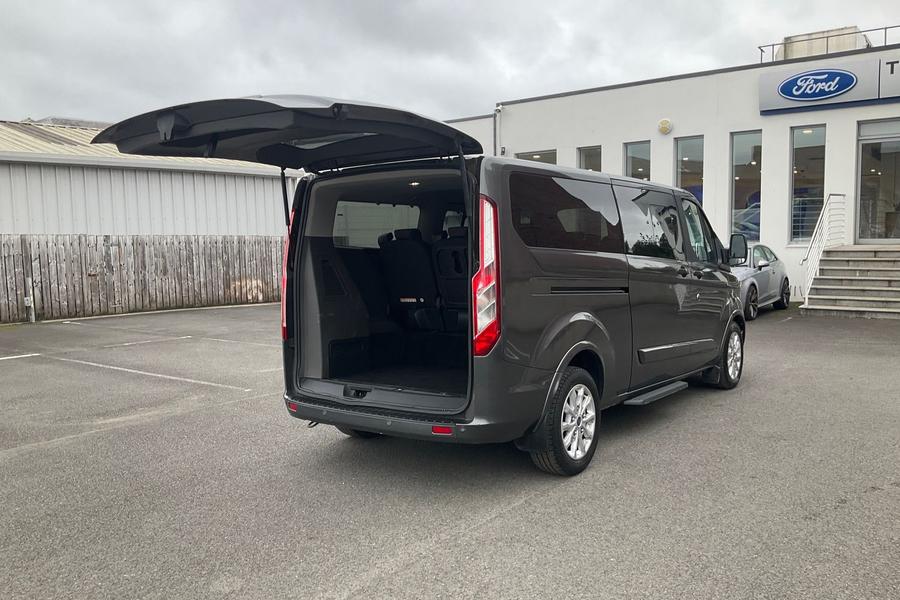 Ford TOURNEO CUSTOM Photo autoimg-e5b6548e6ff84b1565f6522870953ef60f0088a9.jpg