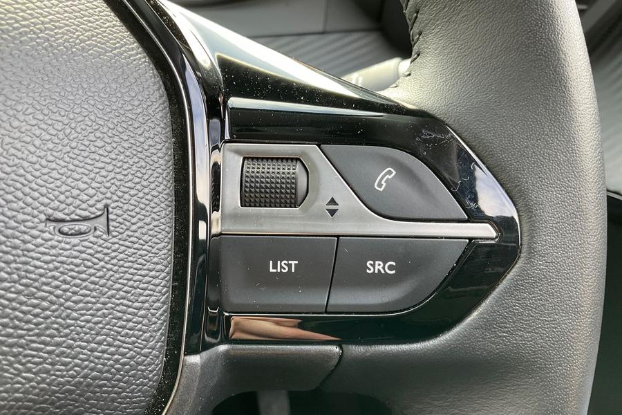 Peugeot 208 Photo autoimg-e5b6b145e4372ef4f99373f18501c8fd97c6195e.jpg