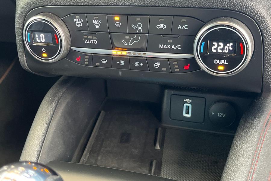 Ford FOCUS Photo autoimg-e5c06c5580199924c4b327d04514f7a045eeb2d9.jpg