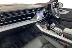 Audi Q7 Photo 2