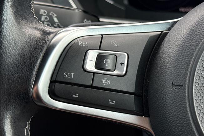 VOLKSWAGEN Tiguan Photo 16