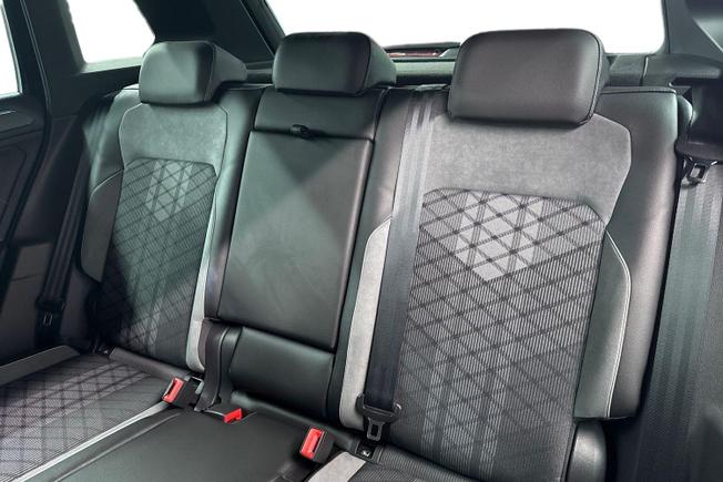 VOLKSWAGEN Tiguan Photo 9