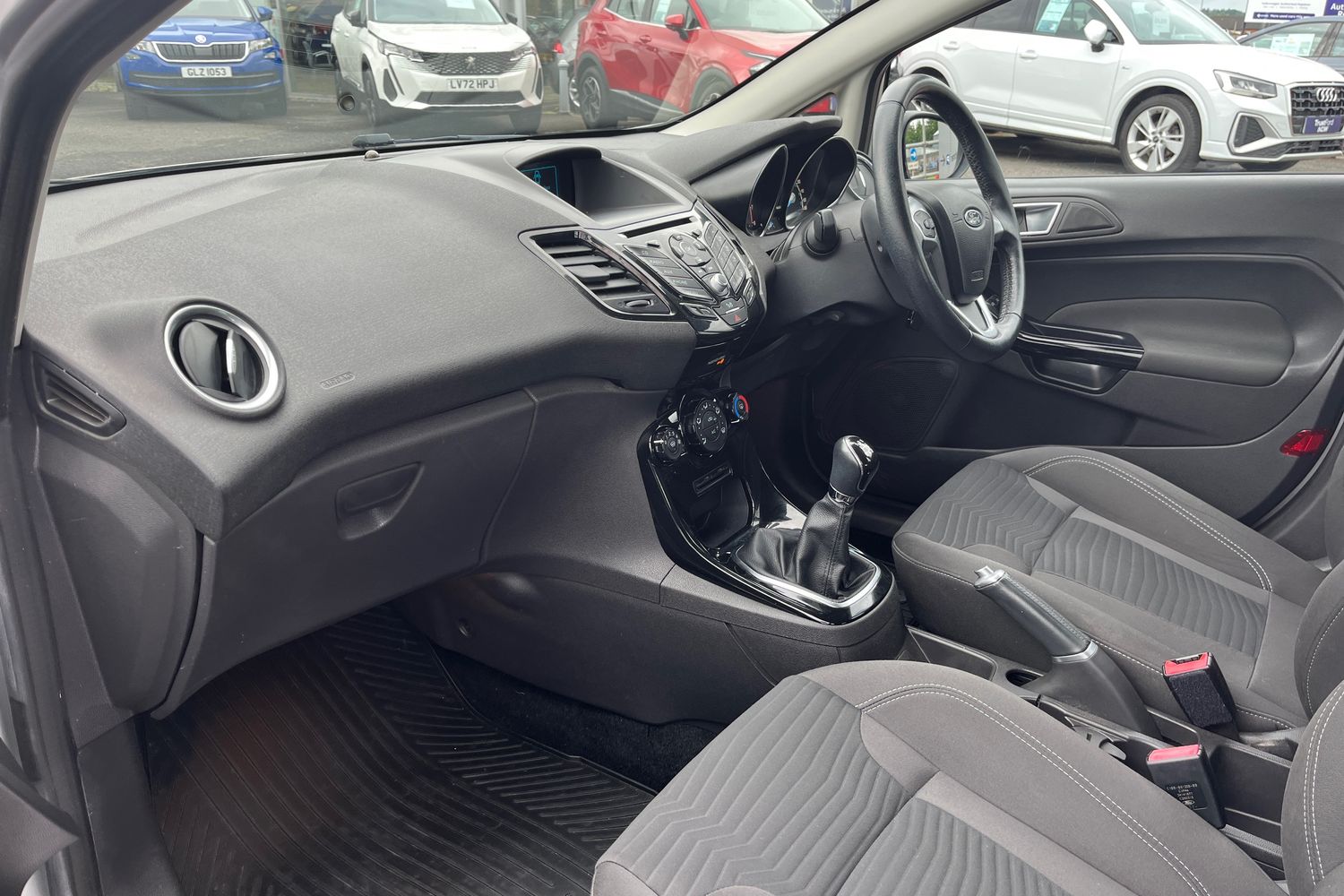 Ford FIESTA Photo 17