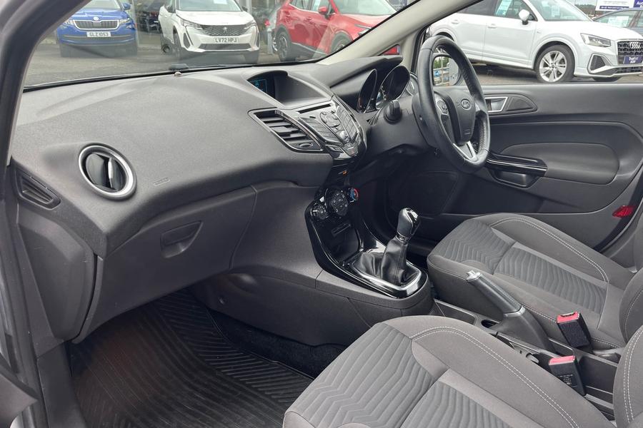 Ford FIESTA Photo autoimg-e5cf1a3aea54c799830c9a57bff28a7db4661d2c.jpg