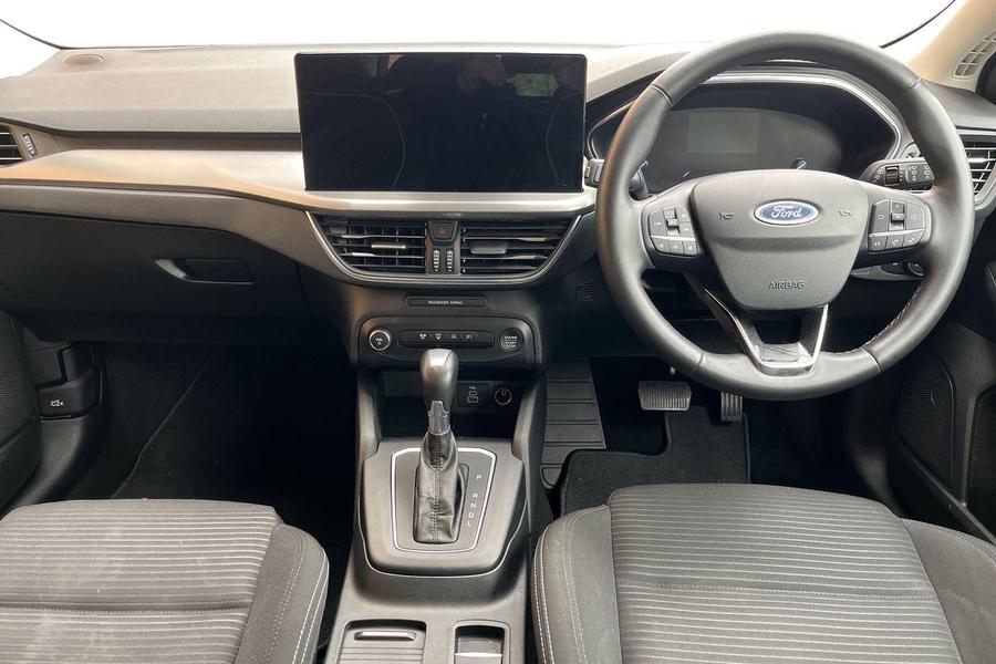 Ford FOCUS Photo autoimg-e5cf1cee6350312f3c671c96f58a745e7ee3a075.jpg