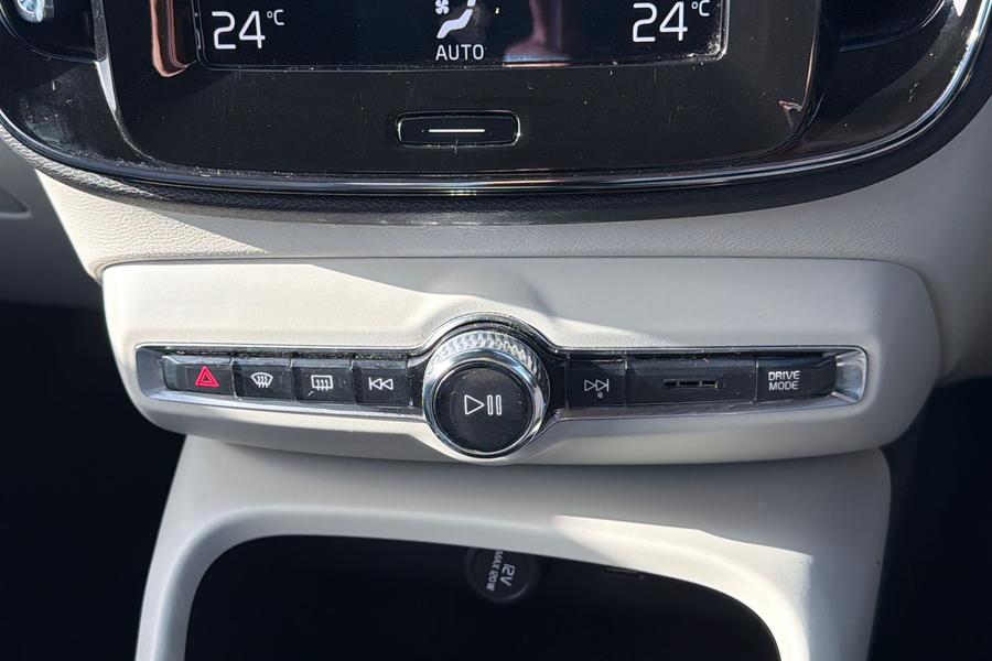 Volvo XC40 Photo autoimg-e5d238395d0d0d57899d35a9d06d4374983d9578.jpg